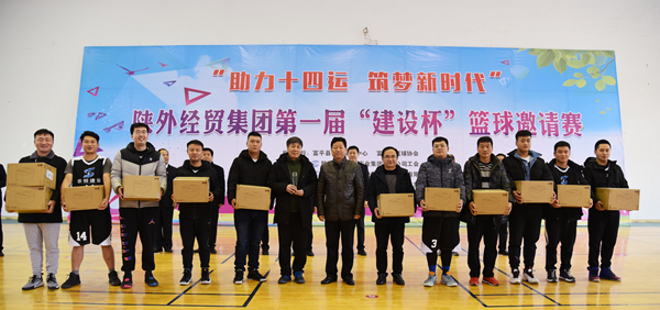 11中共富平縣委常委、政法委書記杜銀虎為第二名獲獎隊頒獎_副本.jpg